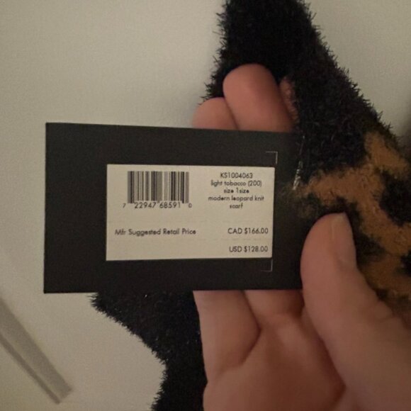 Modern Leopard Knit Scarf - Picture 3 of 3